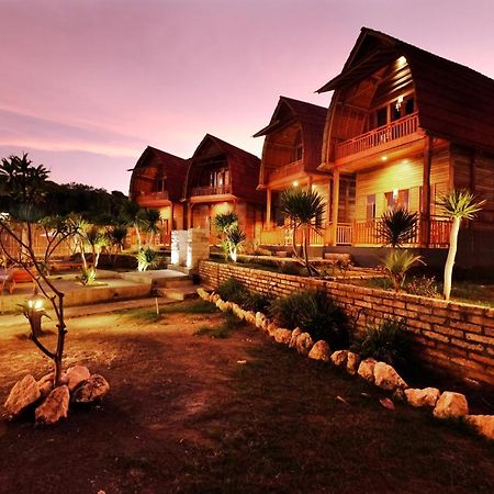 Adara Beach Huts Batununggul 外观 照片